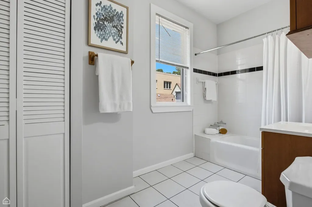 1244 West Ardmore Avenue Chicago IL 60660