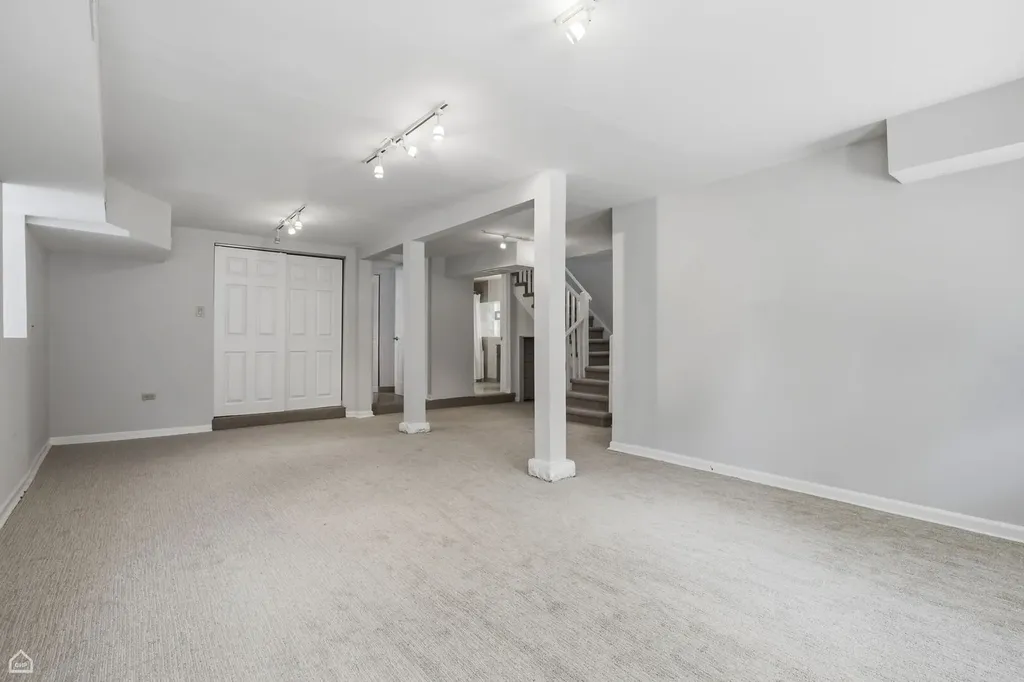 1244 West Ardmore Avenue Chicago IL 60660