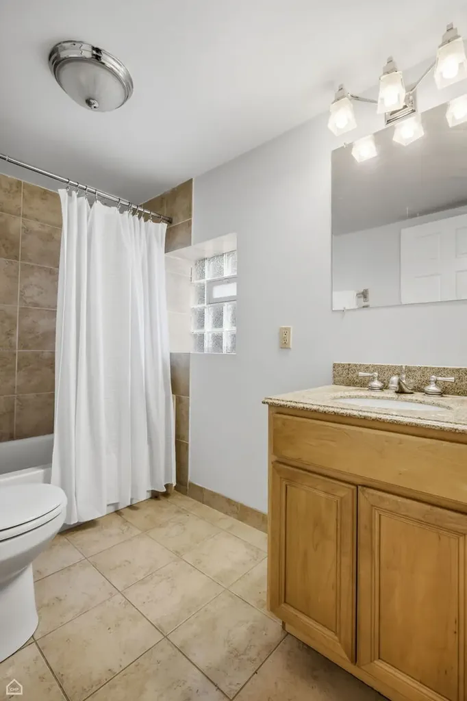 1244 West Ardmore Avenue Chicago IL 60660