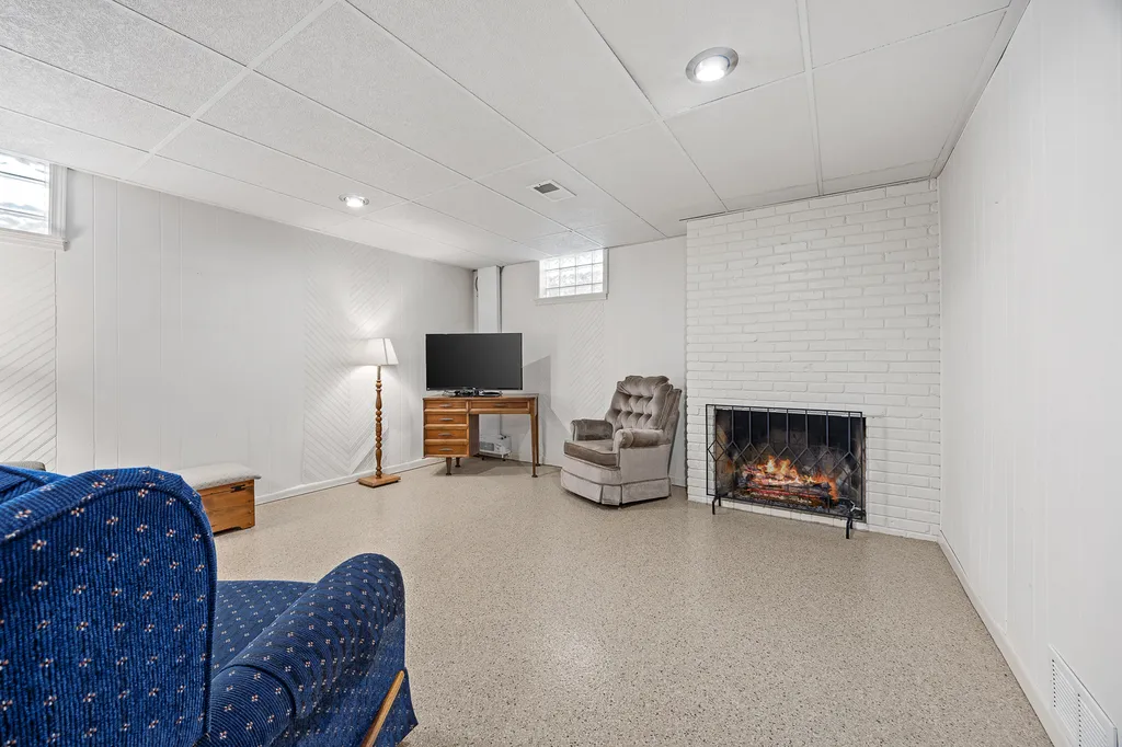 2474 College Road Downers Grove IL 60516