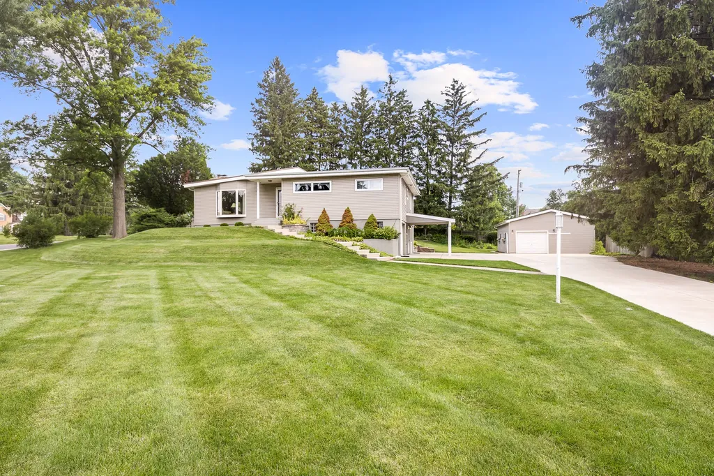2474 College Road Downers Grove IL 60516