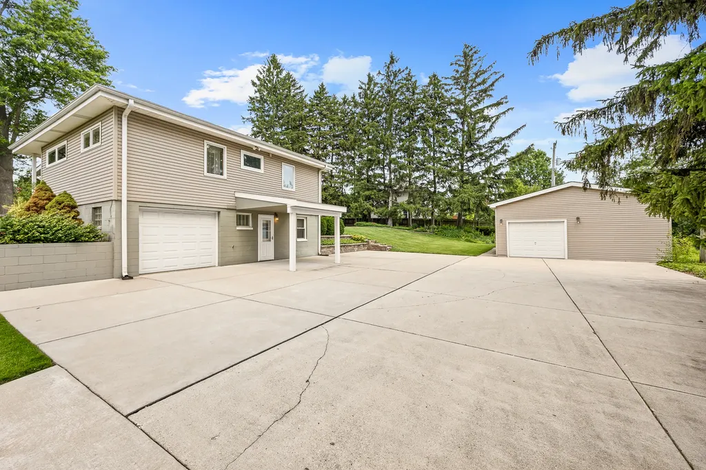2474 College Road Downers Grove IL 60516