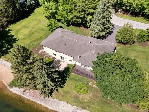 2720 North Bayview Lane Mchenry IL 60051