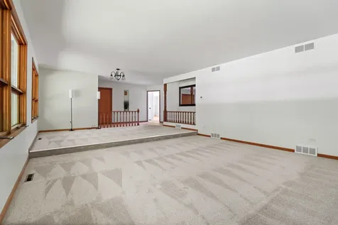 2720 North Bayview Lane Mchenry IL 60051
