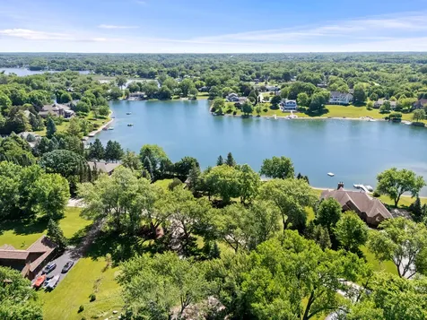 2720 North Bayview Lane Mchenry IL 60051