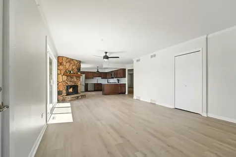 2720 North Bayview Lane Mchenry IL 60051