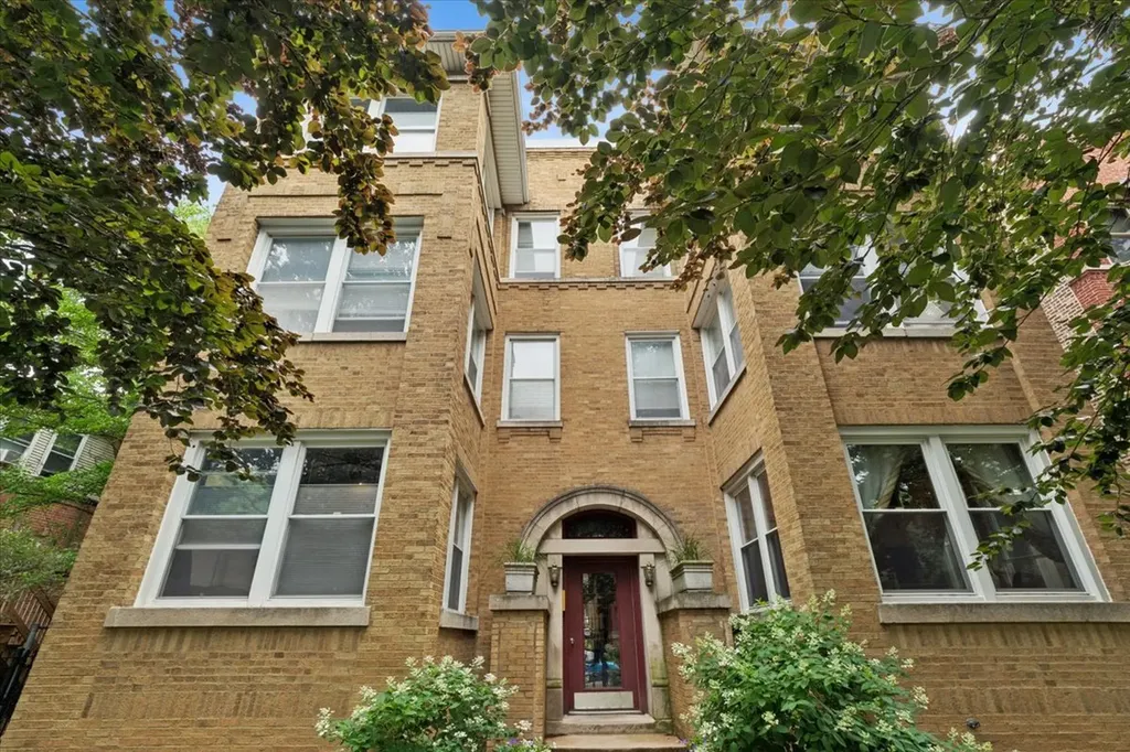 4417 North Malden Street Chicago IL 60640