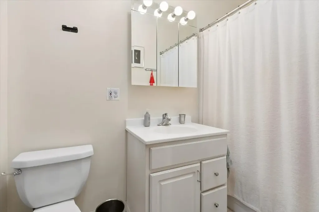 4417 North Malden Street Chicago IL 60640