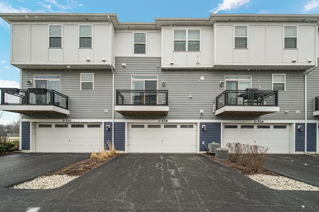 3S528 Cambridge Court Warrenville IL 60555