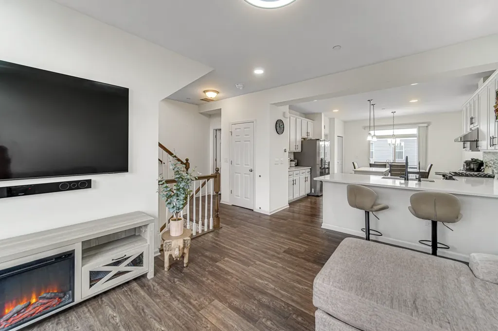 3S528 Cambridge Court Warrenville IL 60555