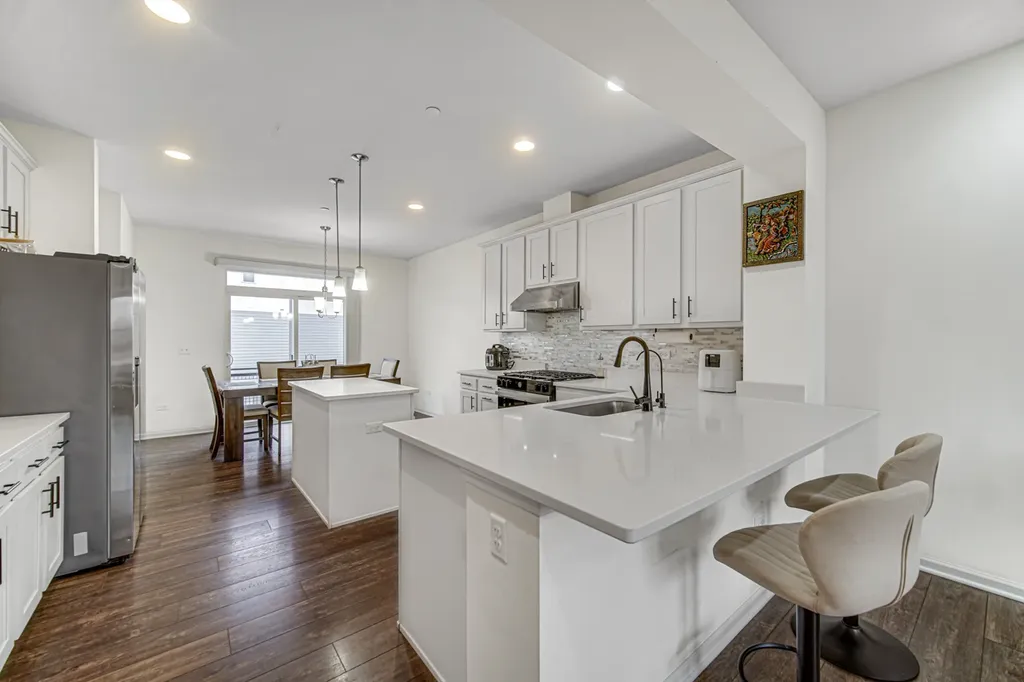 3S528 Cambridge Court Warrenville IL 60555