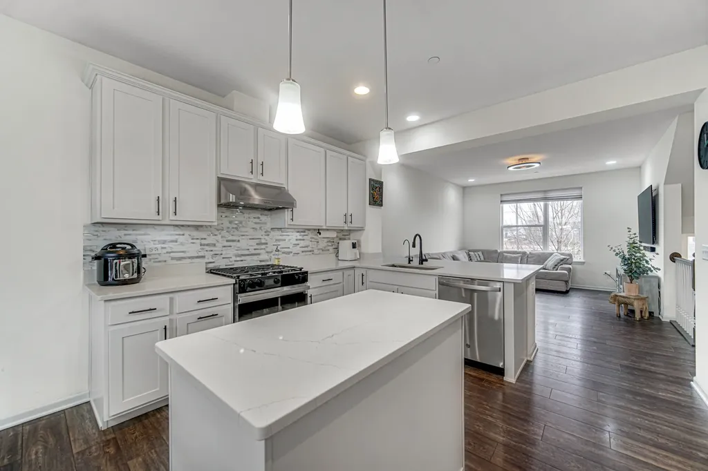 3S528 Cambridge Court Warrenville IL 60555