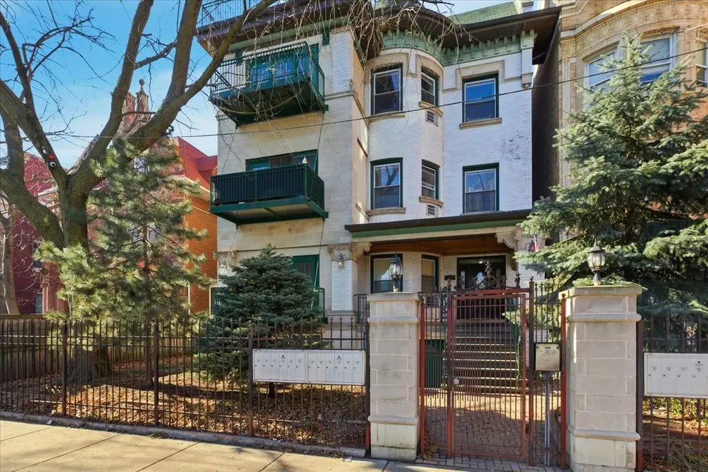 4518 North Sheridan Road Chicago IL 60640