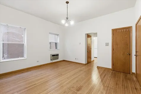 4518 North Sheridan Road Chicago IL 60640