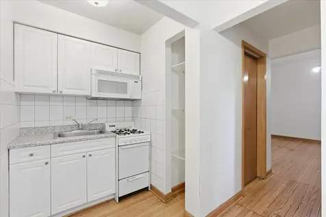 4518 North Sheridan Road Chicago IL 60640