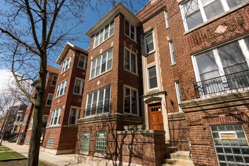 1408 West Argyle Street Chicago IL 60640
