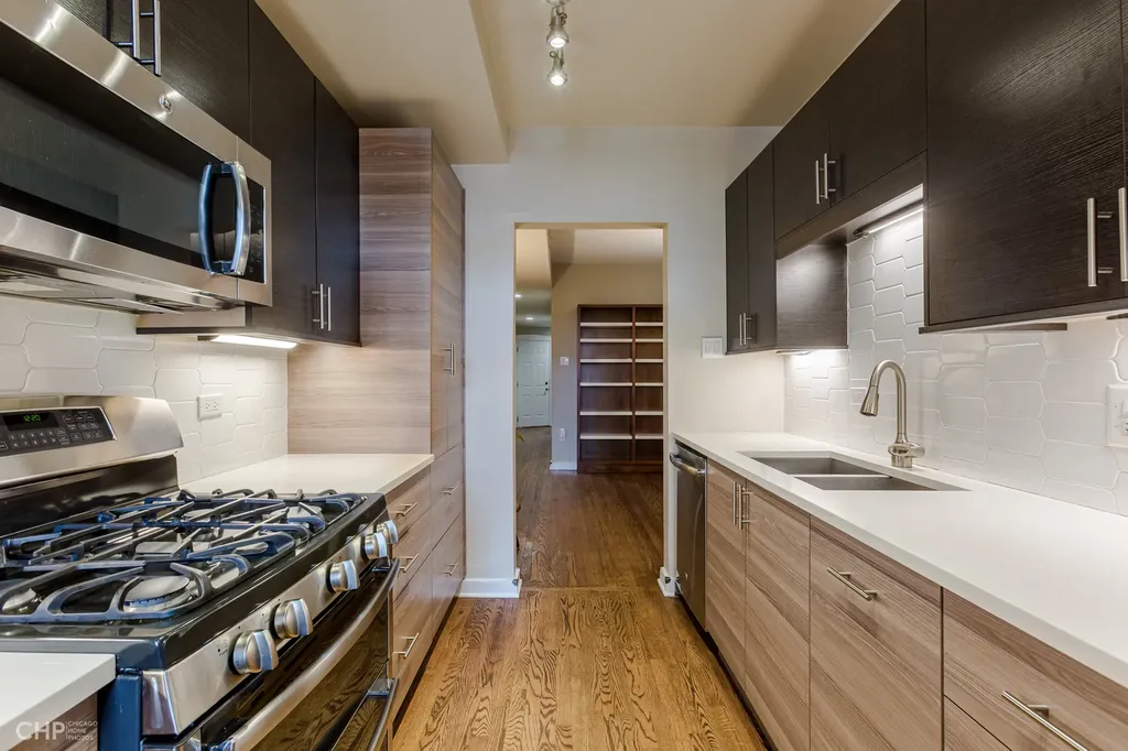 1408 West Argyle Street Chicago IL 60640