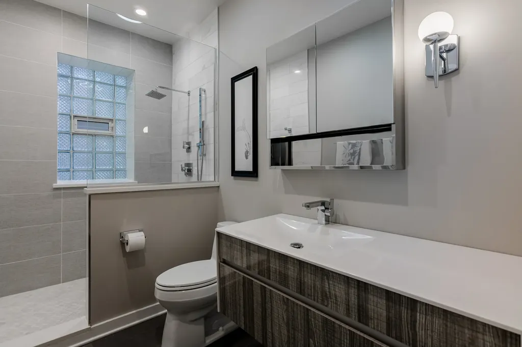 1408 West Argyle Street Chicago IL 60640