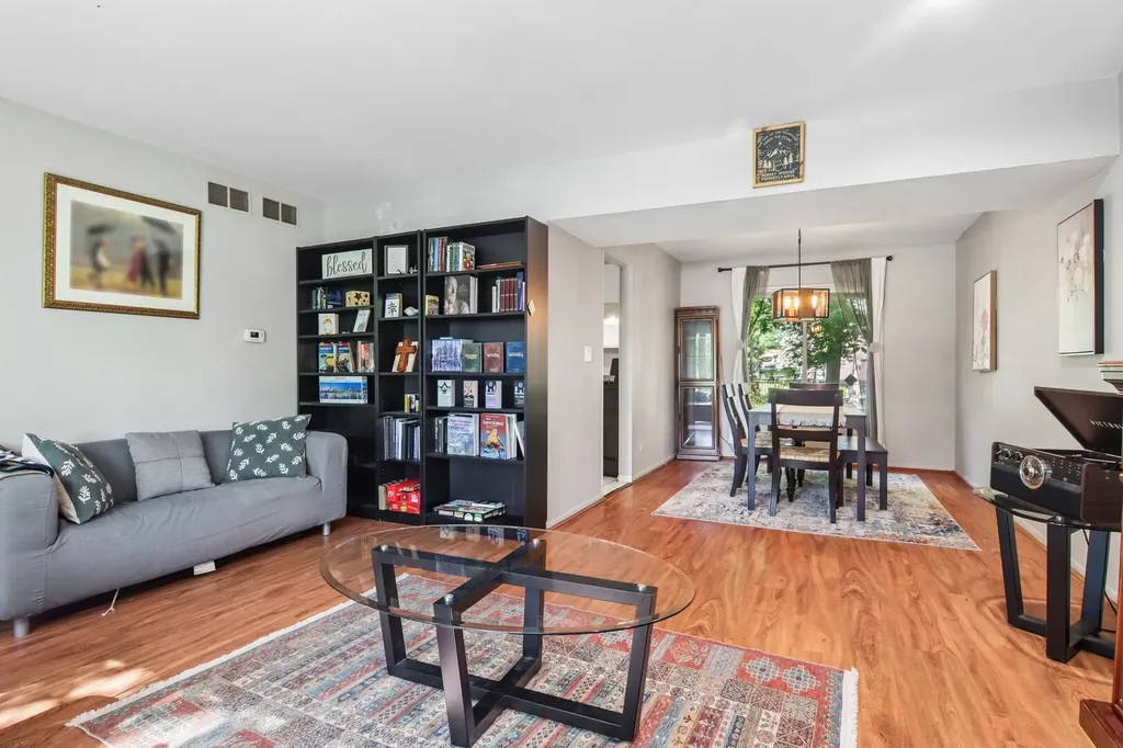 1025 Longford Drive Westmont IL 60559