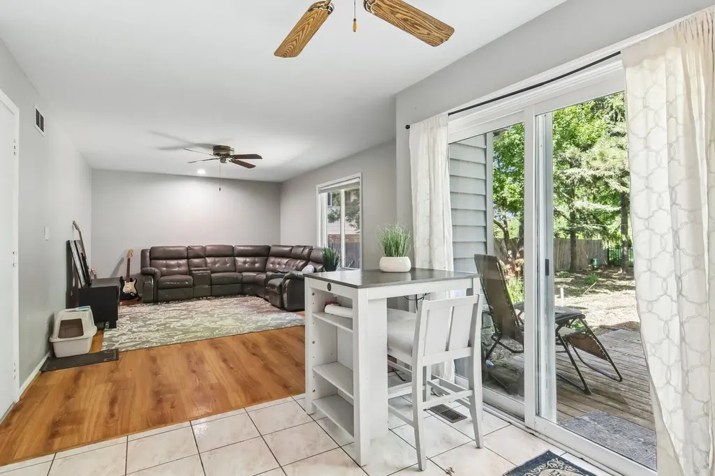 1025 Longford Drive Westmont IL 60559