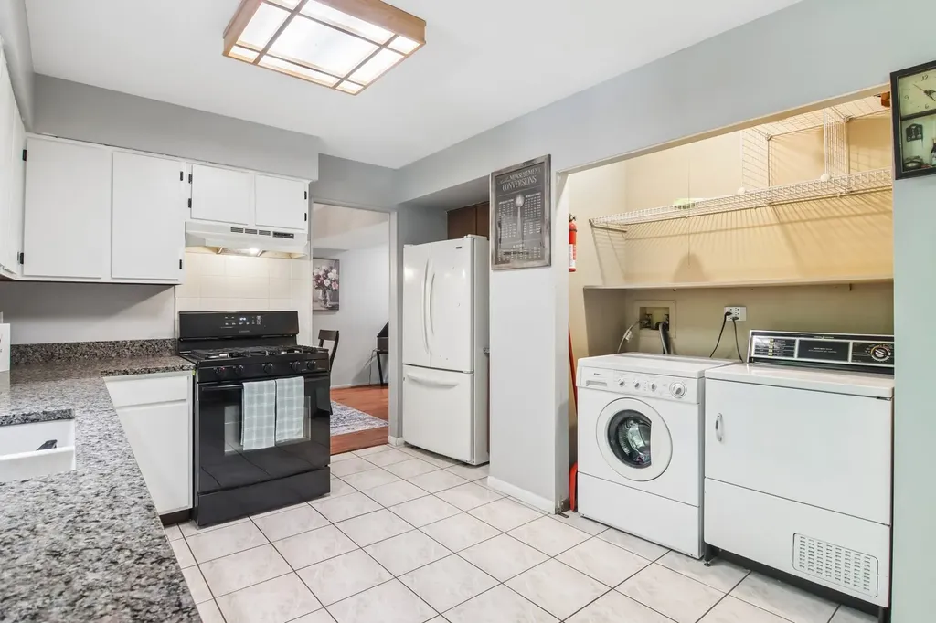 1025 Longford Drive Westmont IL 60559