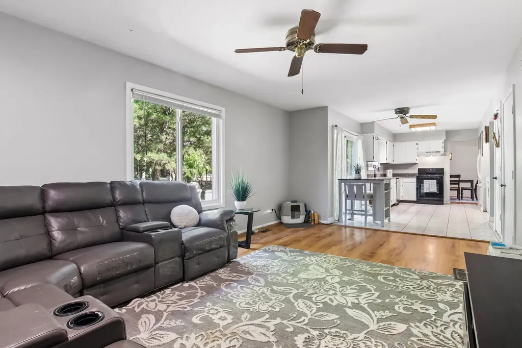 1025 Longford Drive Westmont IL 60559