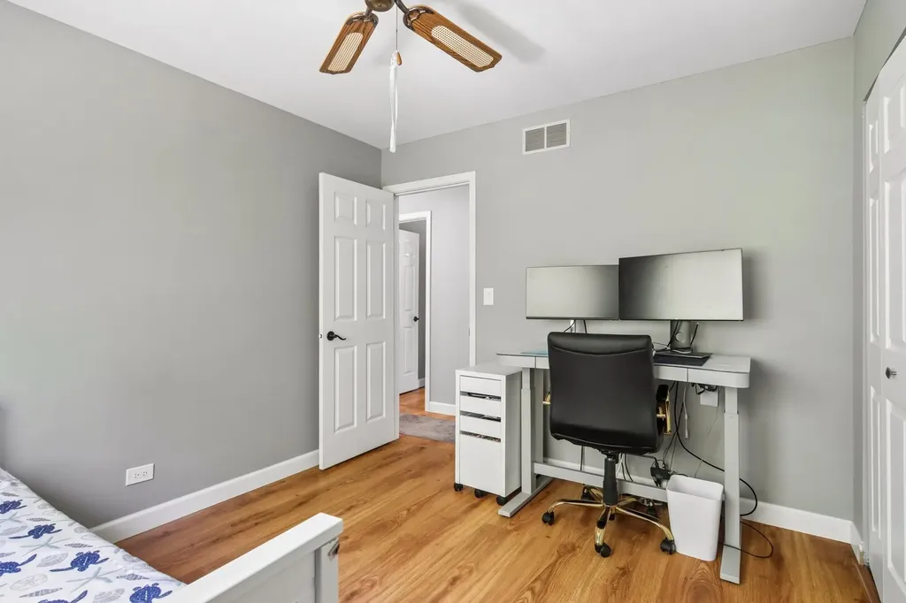 1025 Longford Drive Westmont IL 60559