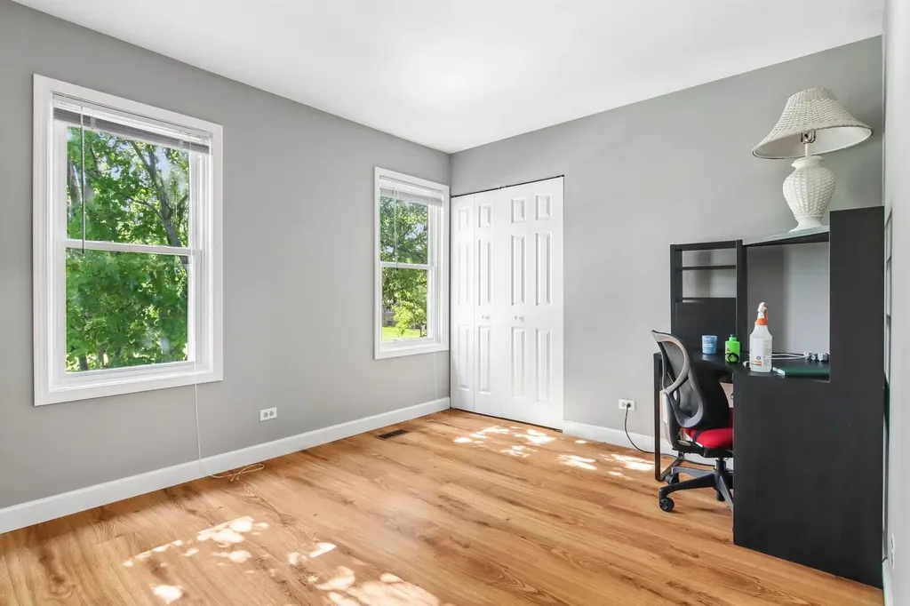 1025 Longford Drive Westmont IL 60559