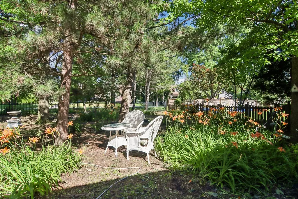 1025 Longford Drive Westmont IL 60559