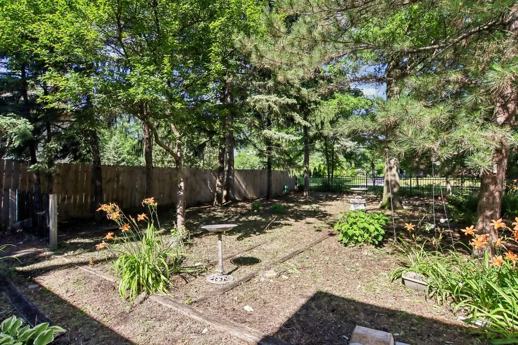 1025 Longford Drive Westmont IL 60559