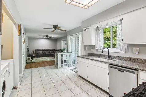 1025 Longford Drive Westmont IL 60559