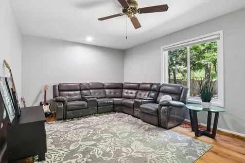 1025 Longford Drive Westmont IL 60559
