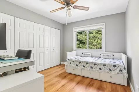 1025 Longford Drive Westmont IL 60559