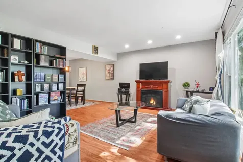 1025 Longford Drive Westmont IL 60559