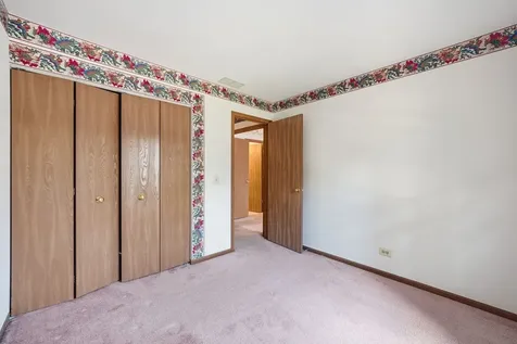 864 North Shady Oaks Drive Elgin IL 60120