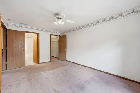 864 North Shady Oaks Drive Elgin IL 60120