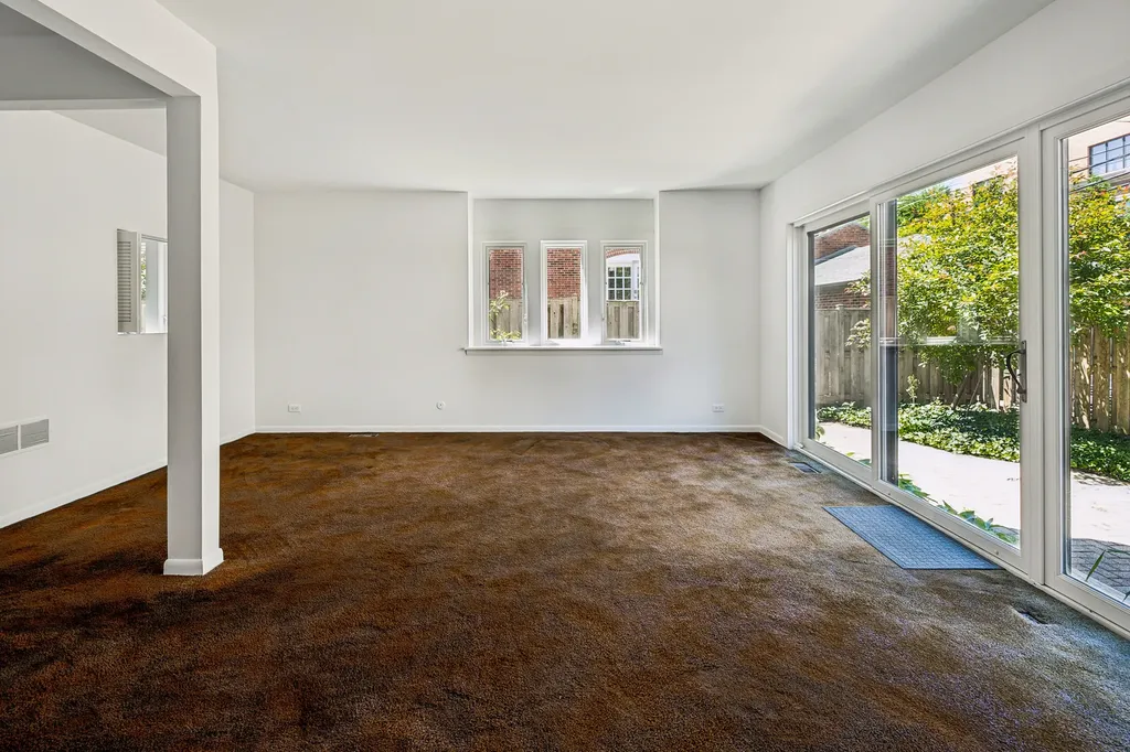 1916 North Larrabee Street Chicago IL 60614