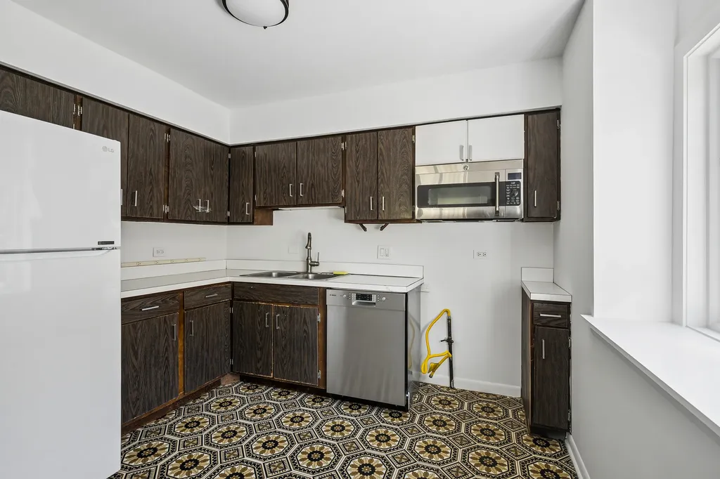 1916 North Larrabee Street Chicago IL 60614