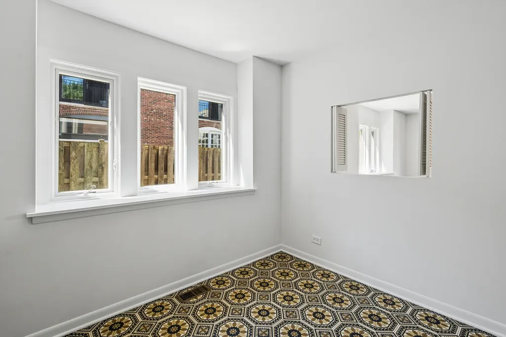 1916 North Larrabee Street Chicago IL 60614