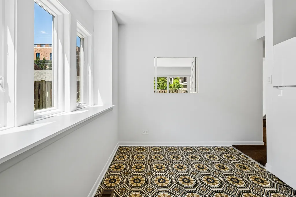 1916 North Larrabee Street Chicago IL 60614