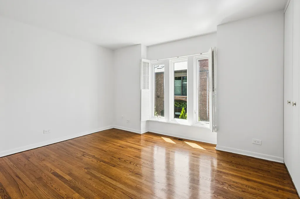 1916 North Larrabee Street Chicago IL 60614