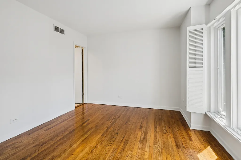 1916 North Larrabee Street Chicago IL 60614