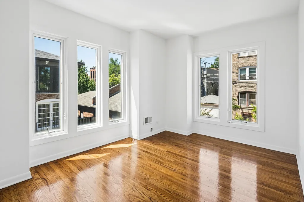 1916 North Larrabee Street Chicago IL 60614