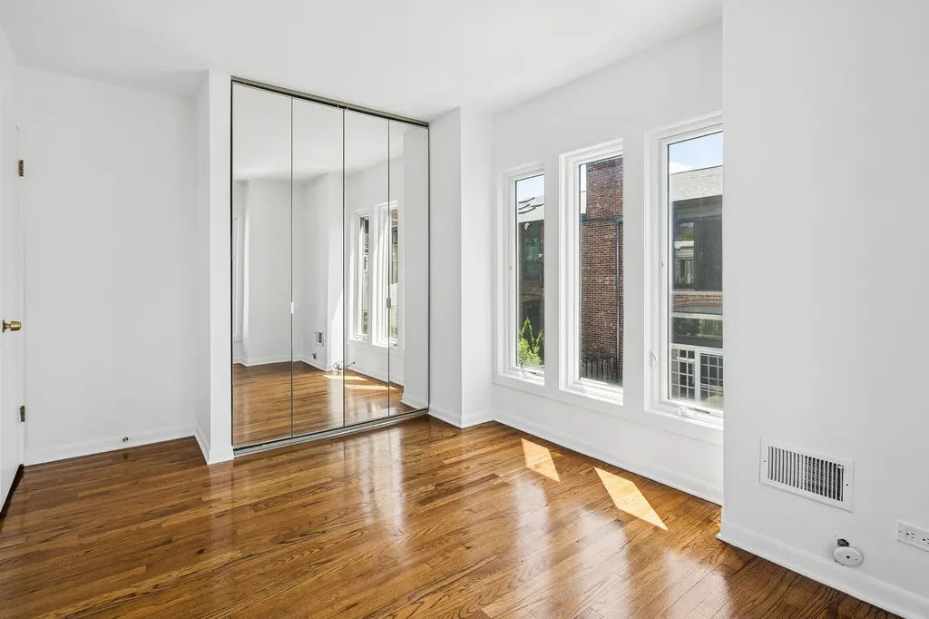 1916 North Larrabee Street Chicago IL 60614