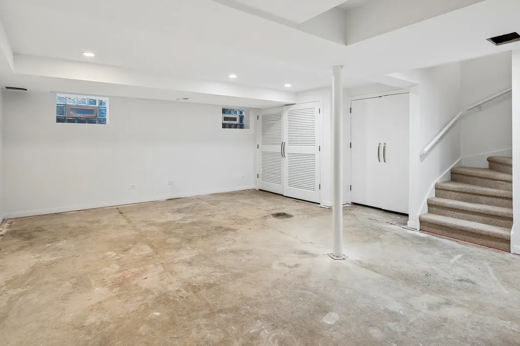 1916 North Larrabee Street Chicago IL 60614