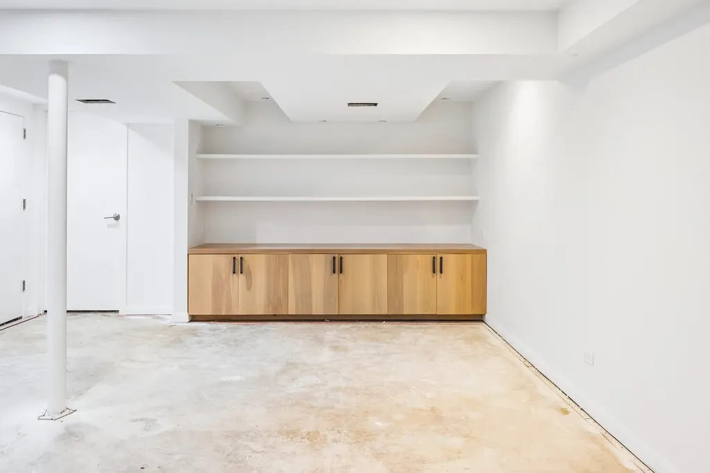 1916 North Larrabee Street Chicago IL 60614