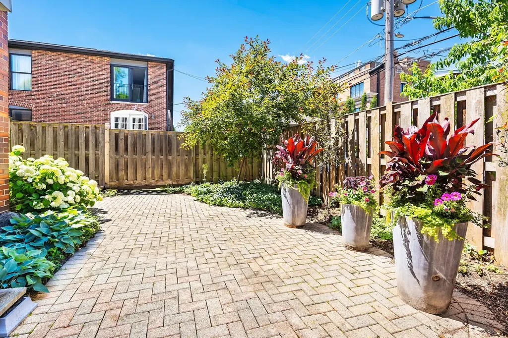 1916 North Larrabee Street Chicago IL 60614