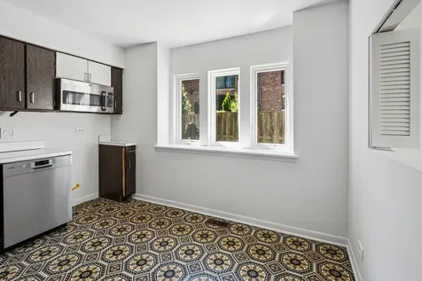 1916 North Larrabee Street Chicago IL 60614