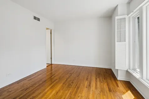 1916 North Larrabee Street Chicago IL 60614