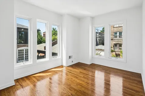 1916 North Larrabee Street Chicago IL 60614
